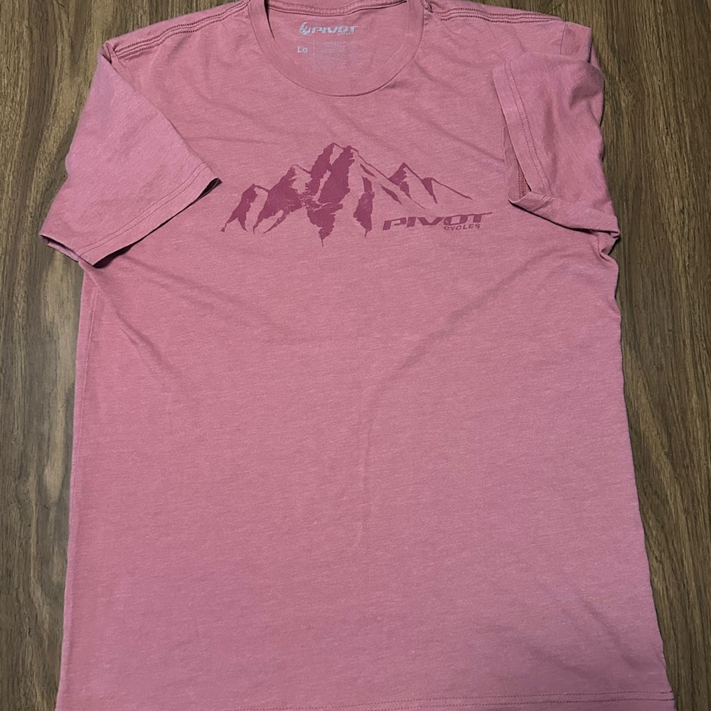 Men's Mountain Graphic Tee - Pink